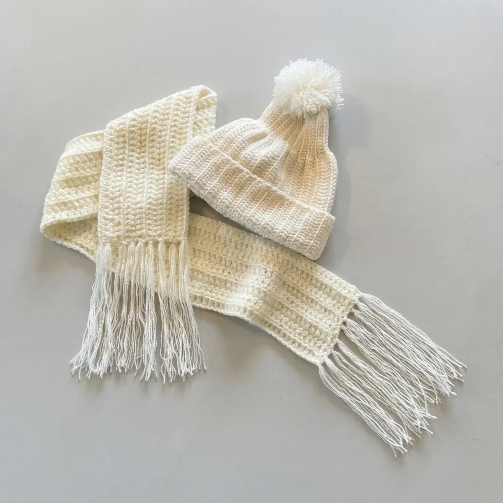 Conjunto de cachecol e gorro de lã